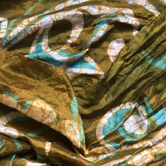 Beautiful very thin silk scarf - Picture 3 of 3